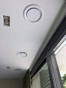 DSO Architectural Aluminum Round Plaque Diffuser Installed in Ceiling